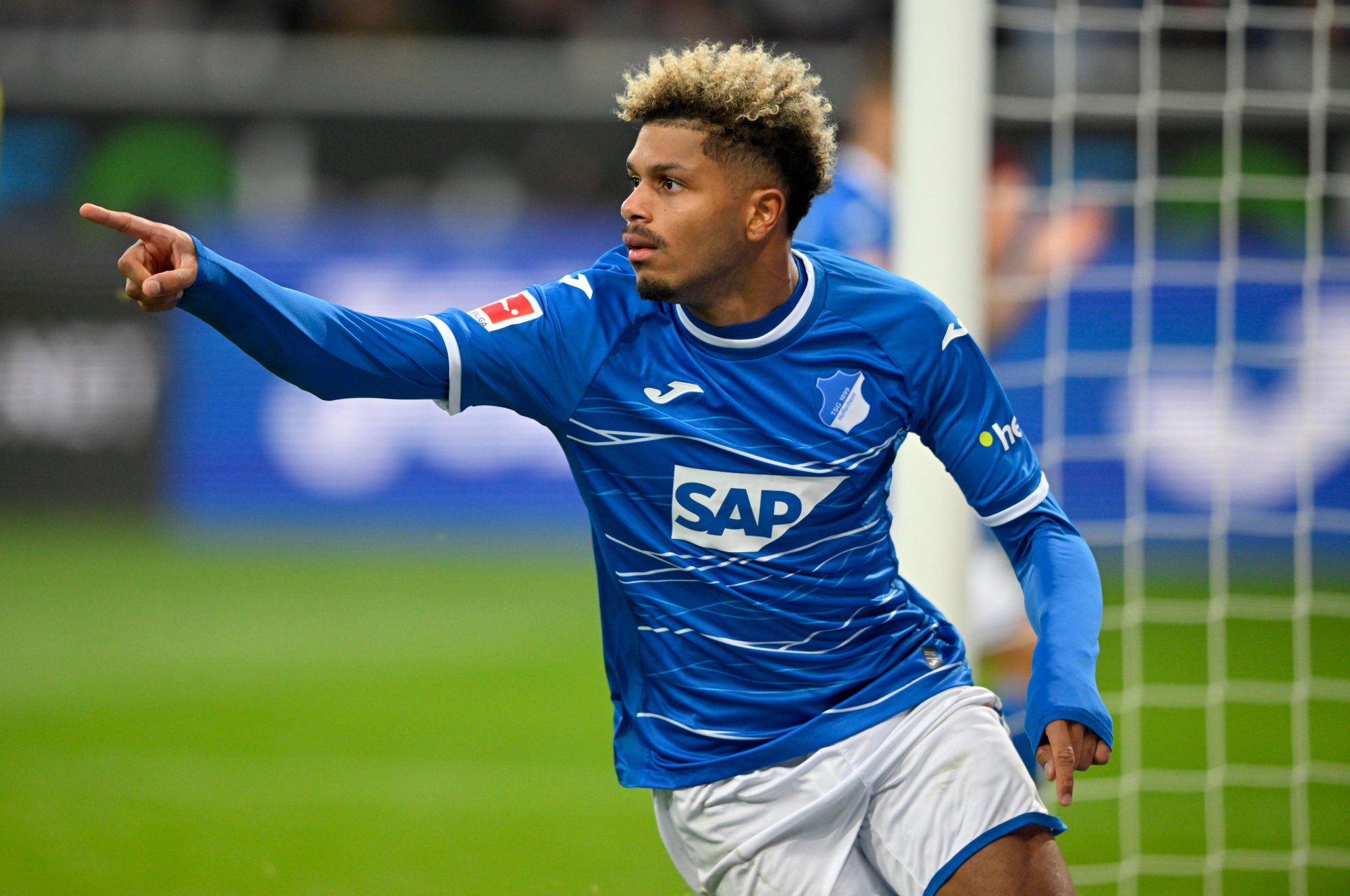 华体会直播荷甲今晨走向成谜，莱比锡队长鼓劲，质疑声仍在，球探报告显示潜力(莱比锡红牛赛程)