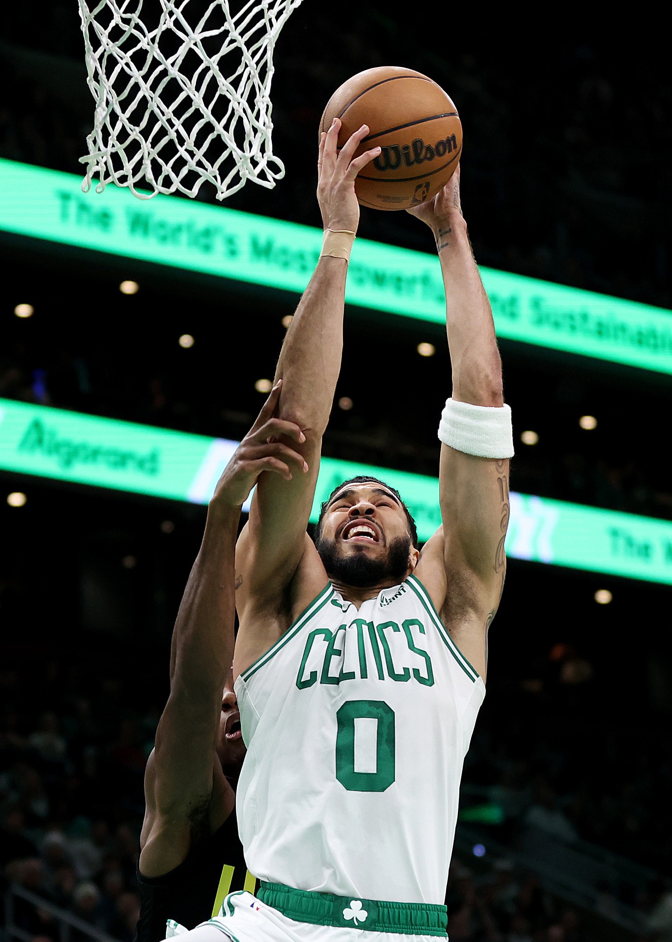 离谱！国际比赛日波士顿凯尔特人备战NBA季后赛毕尔巴鄂竞技篮板制胜备战NBA常规赛，风云突变巴塞罗那今晨回应争议的简单介绍